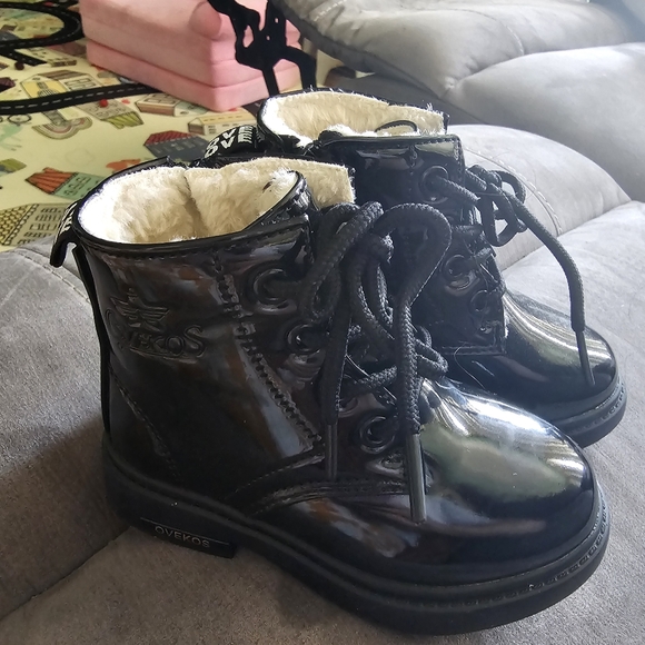 Shoes - Picture 2 of 3